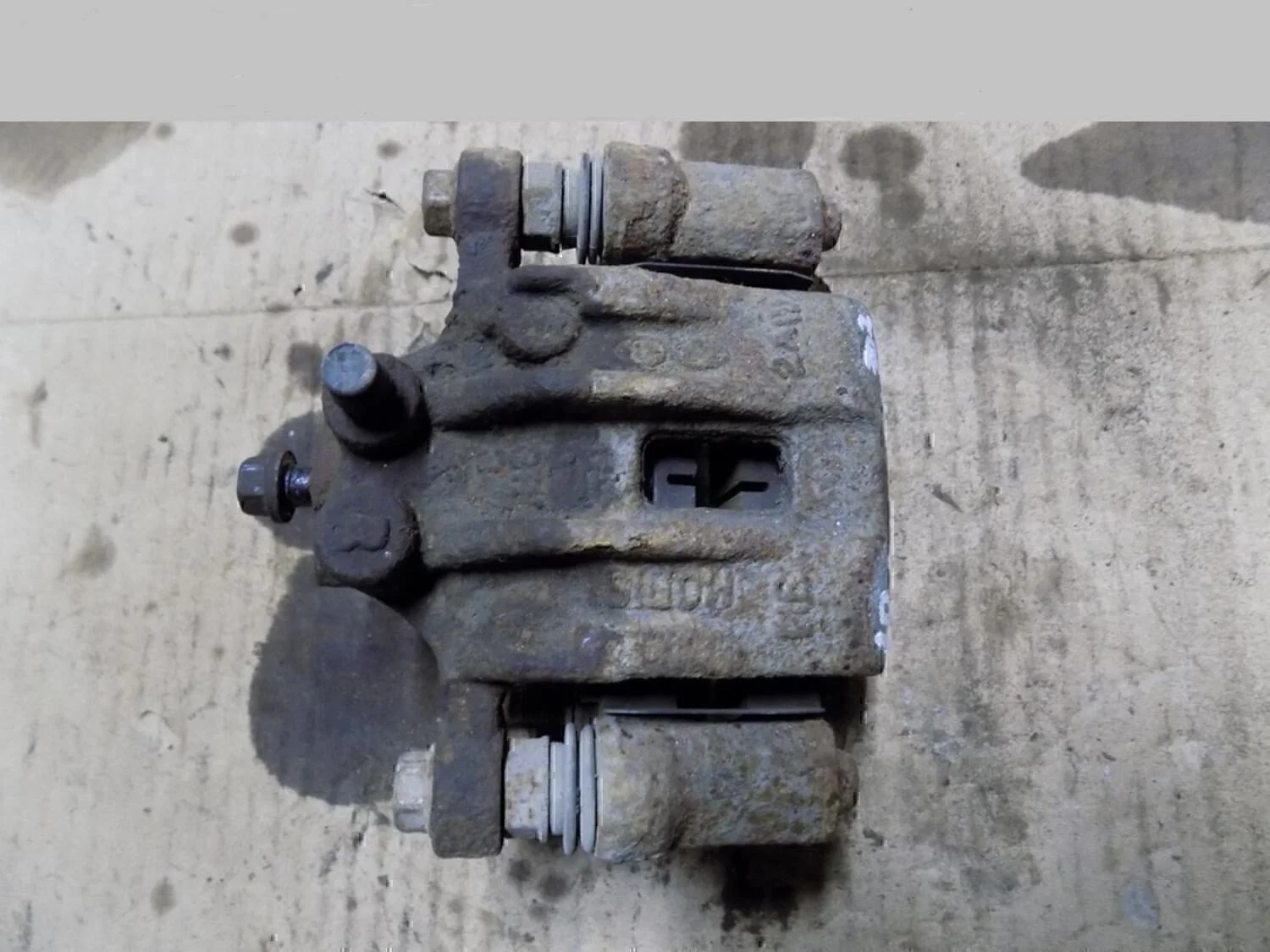 Суппорт задний правый Sonata VI 2010-2014