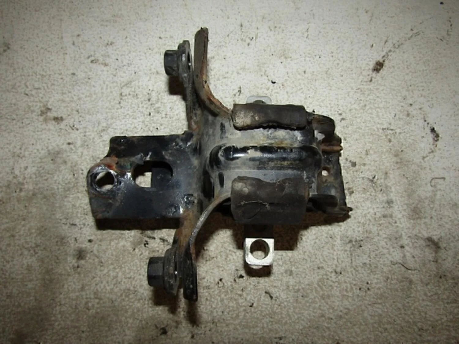 Опора КПП левая Fabia 1999-2006