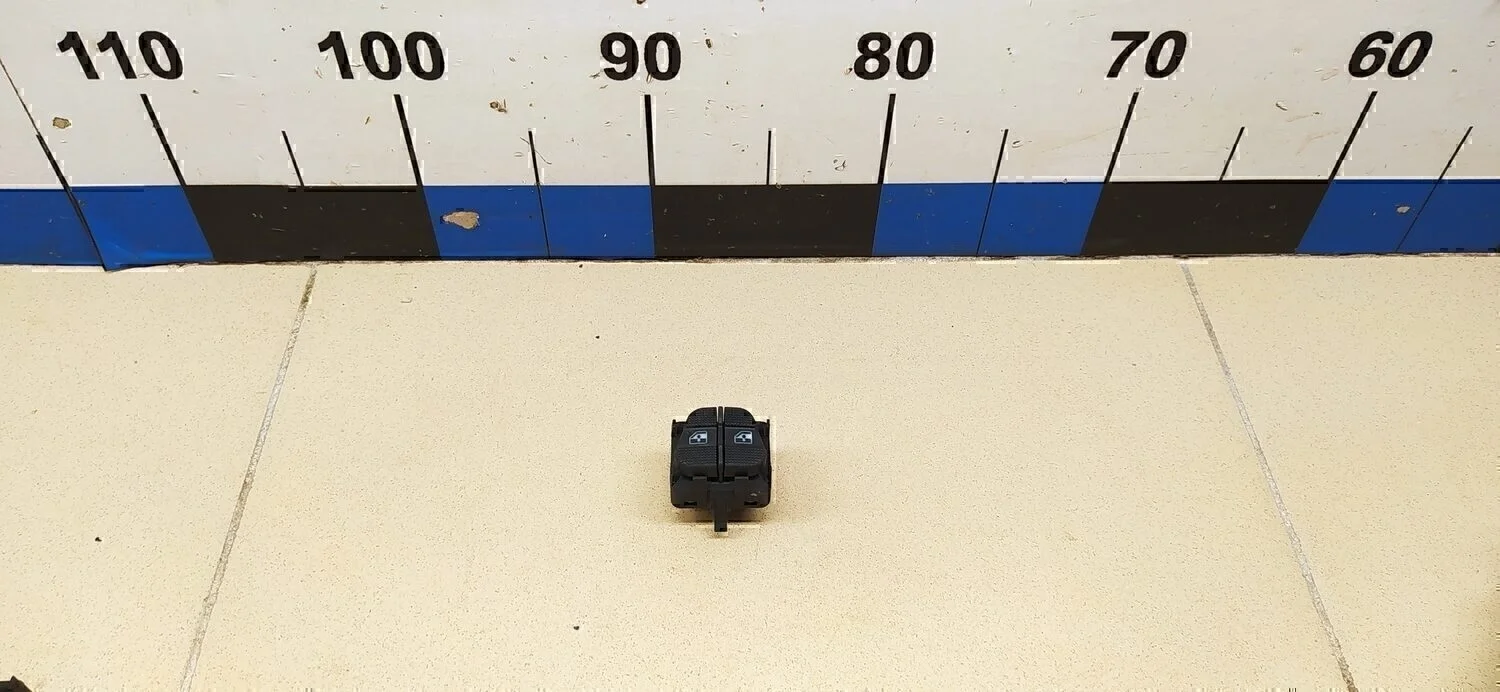 Кнопка стеклоподъемника Golf III/Vento 1991-1997