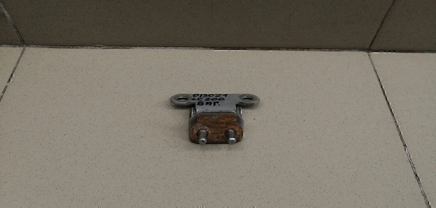 Петля двери багажника LX 570