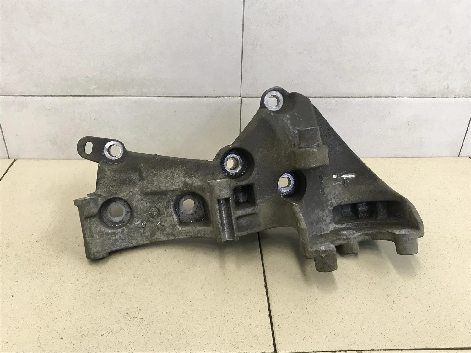 Кронштейн генератора Almera (G15) 2013>