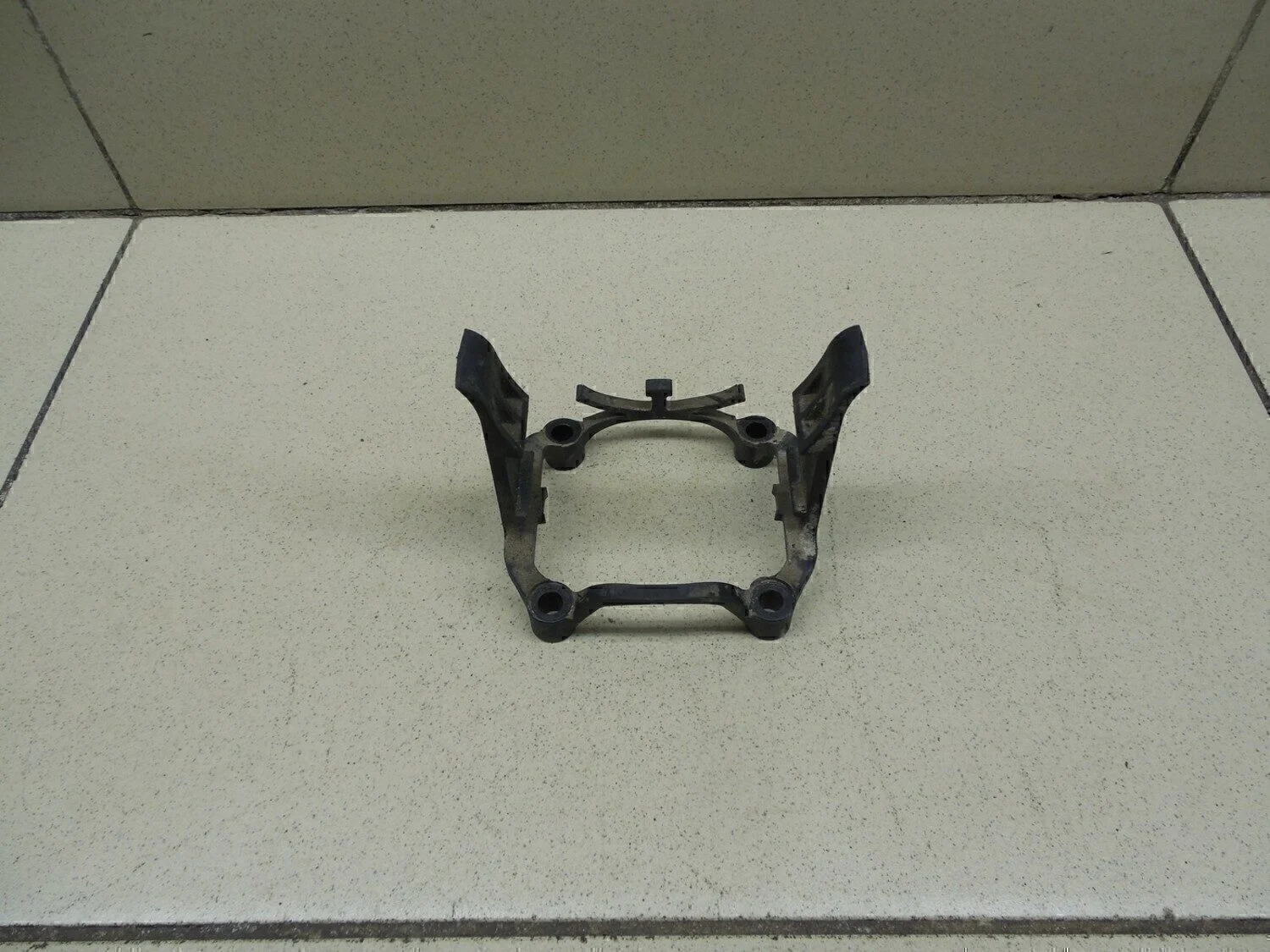 Кронштейн (сопут. товар) Fabia 2007-2015