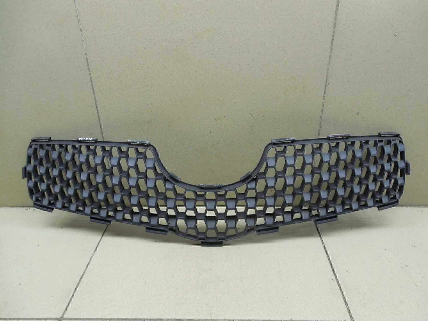 Решетка радиатора Yaris 2005-2011