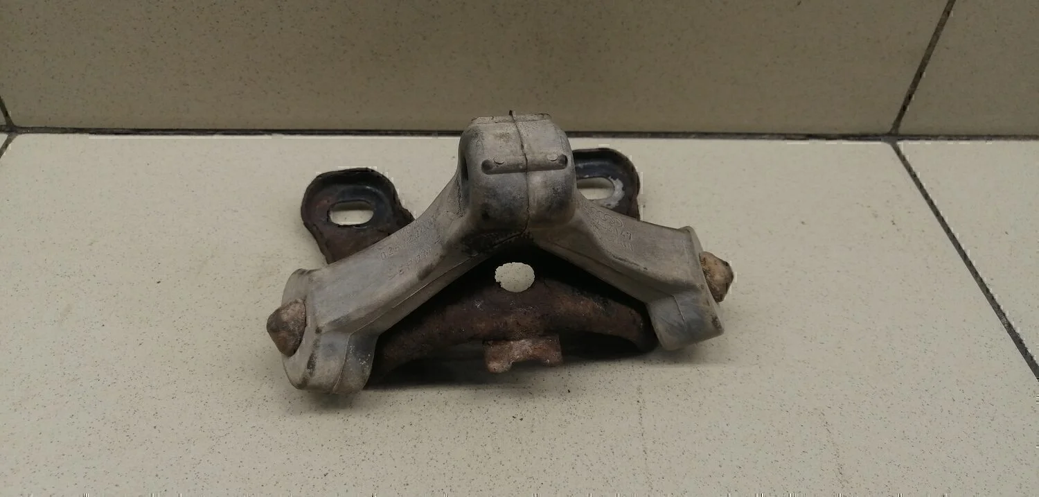 Кронштейн глушителя Yeti 2009>