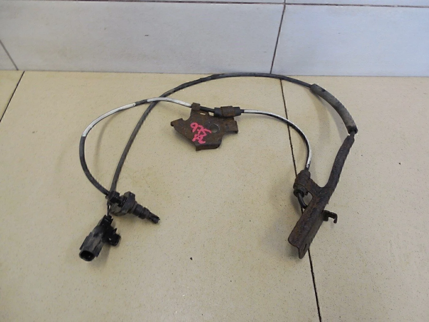 Датчик ABS передний левый Corolla E15 2006-2013