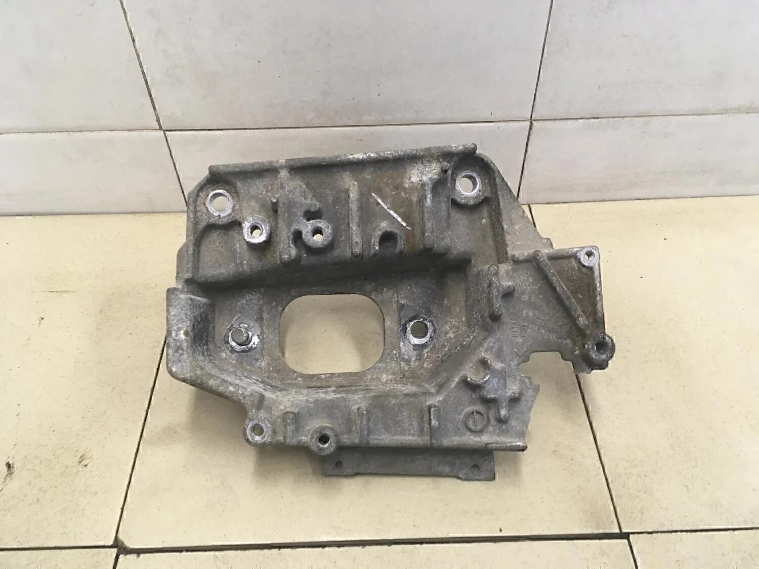 Кронштейн опоры КПП Juke (F15) 2011>