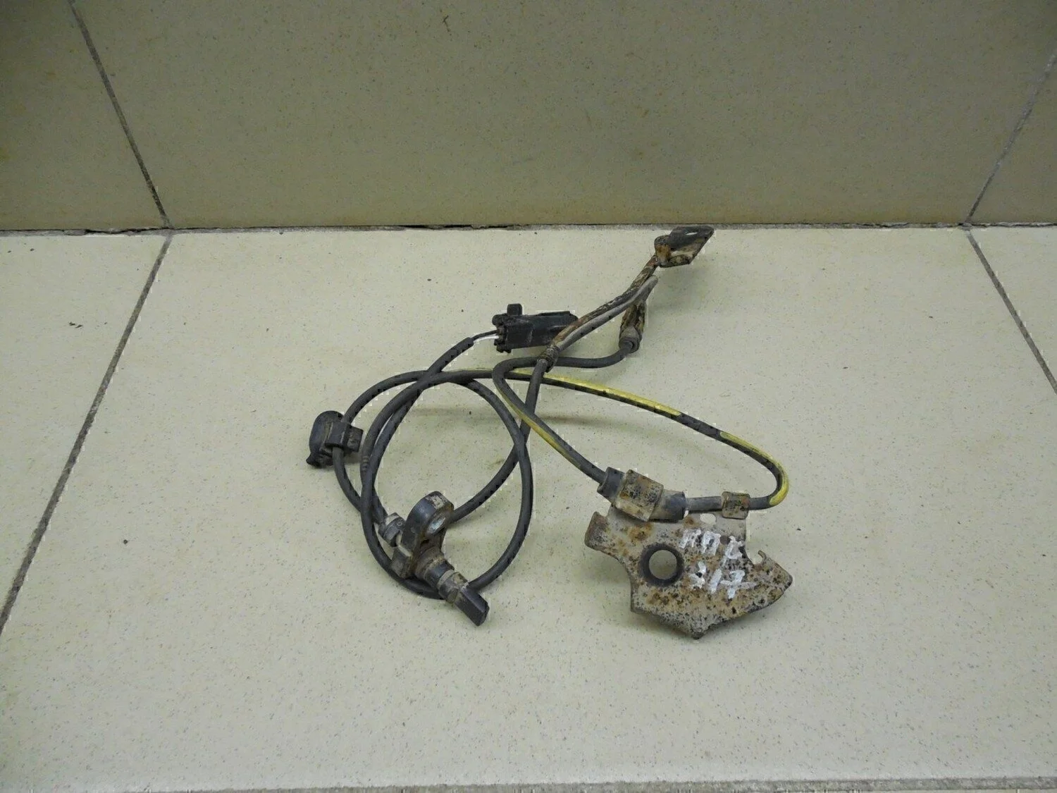 Датчик ABS передний правый Corolla E15 2006-2013