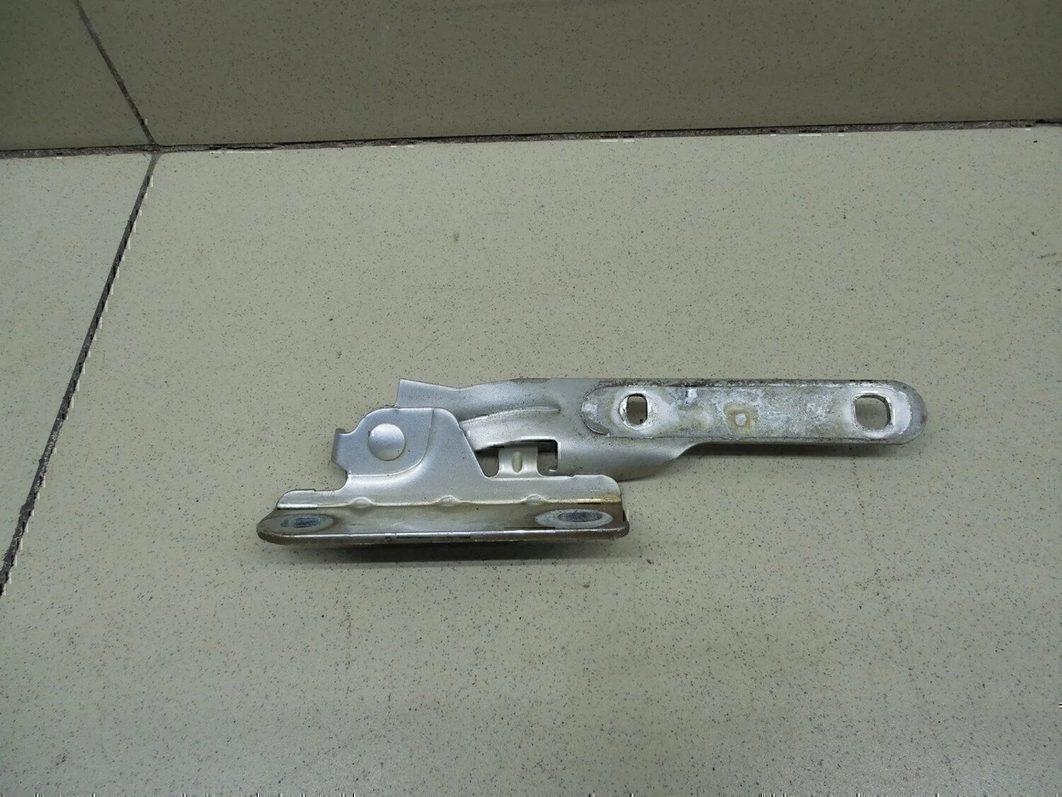 Петля капота левая Logan 2005-2014