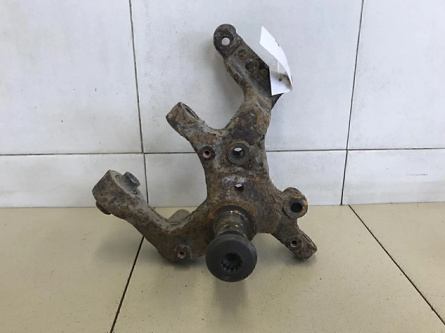 Кулак поворотный задний левый Touran 2003-2010