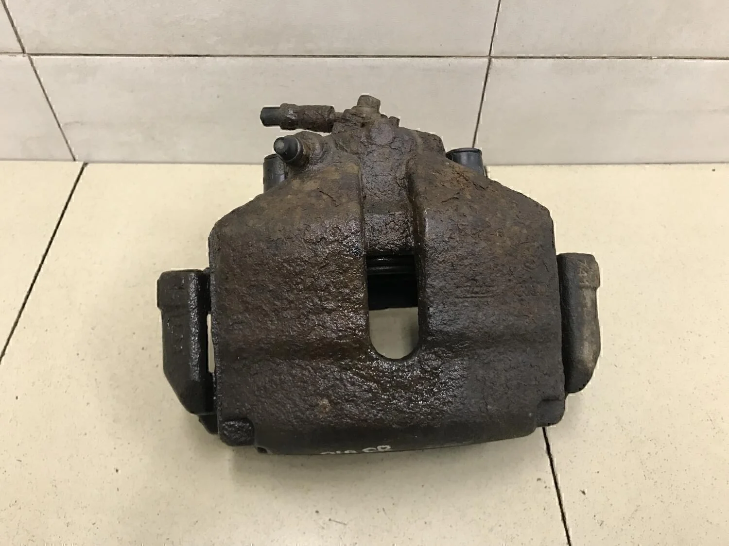 Суппорт передний правый Passat [B6] 2005-2010