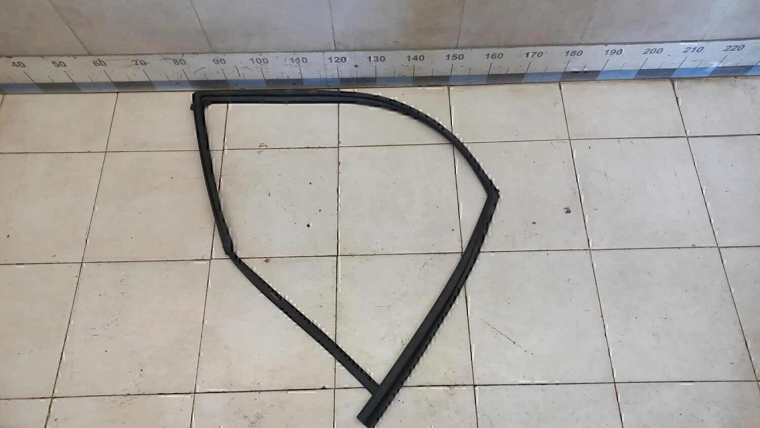 Уплотнитель стекла двери Hi Lux 2015>