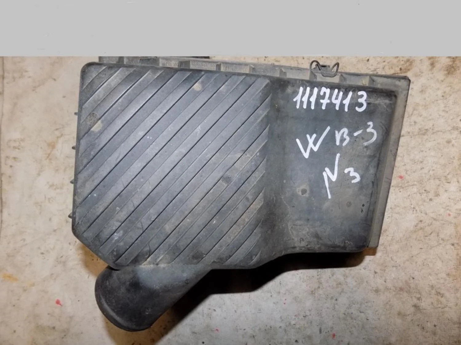 Корпус воздушного фильтра Passat [B3] 1988-1993