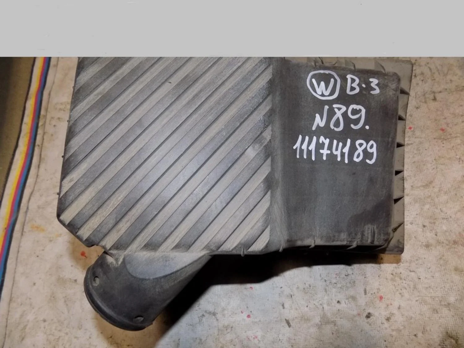 Корпус воздушного фильтра Passat [B3] 1988-1993