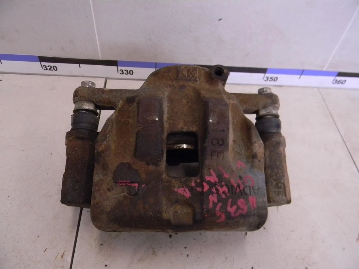 Суппорт передний правый Grand Vitara 1998-2005