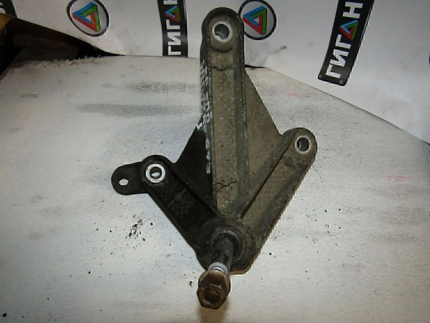 Кронштейн КПП Logan 2005-2014