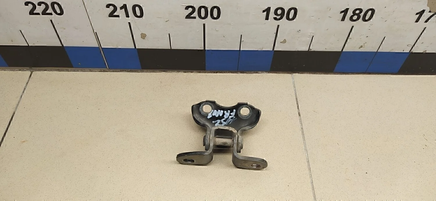 Петля двери передней правой нижняя Corolla E15 2006-2013