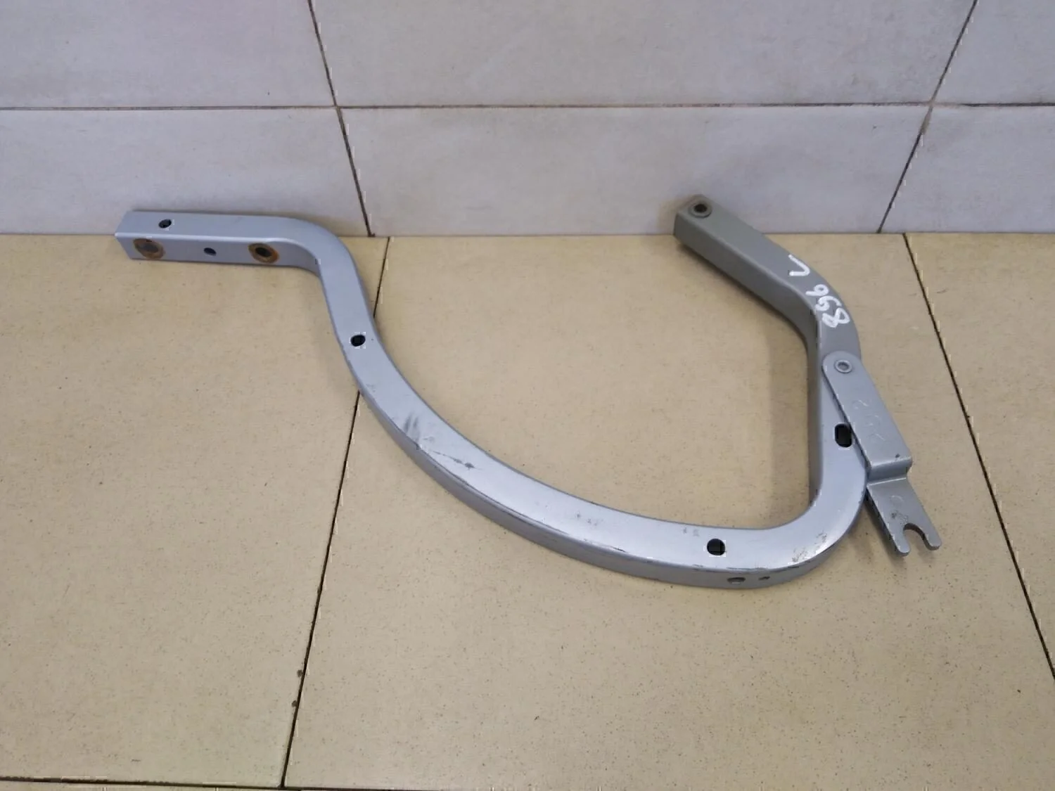 Петля крышки багажника Corolla E15 2006-2013