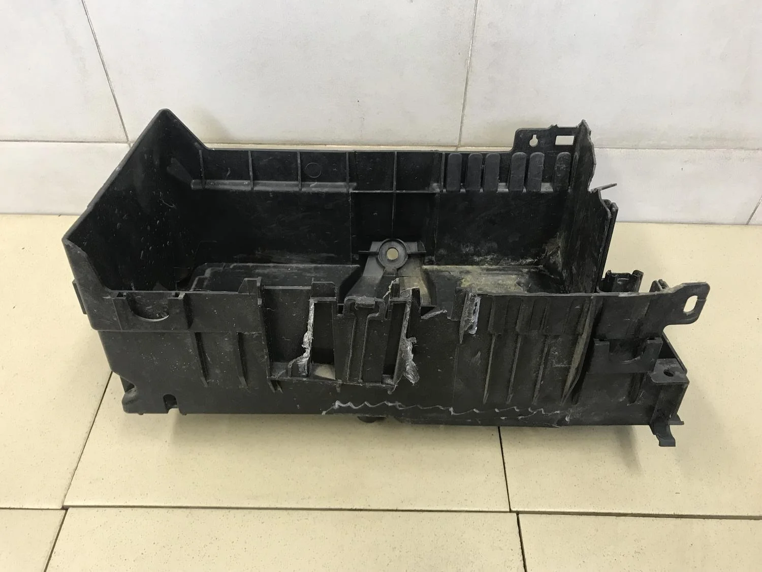 Крепление АКБ (корпус/подставка) Cruze 2009-2016