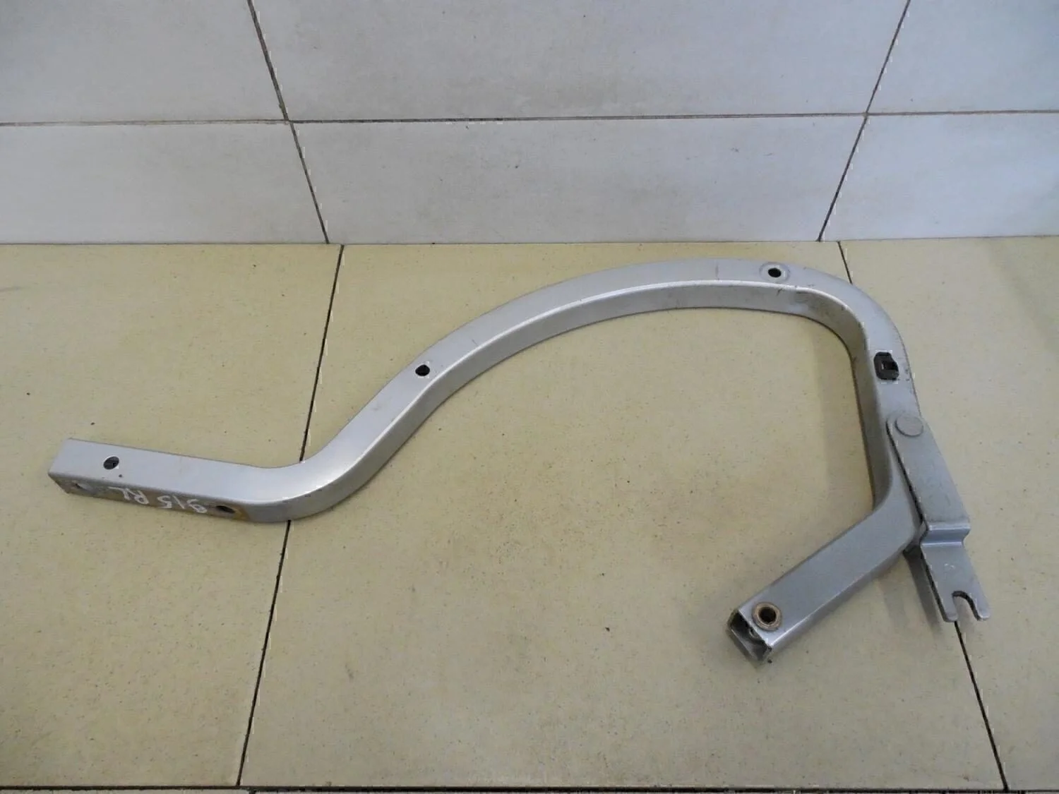 Петля крышки багажника Corolla E15 2006-2013