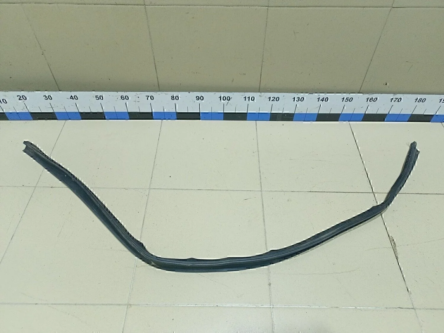 Уплотнитель (внутри) Duster 2012>