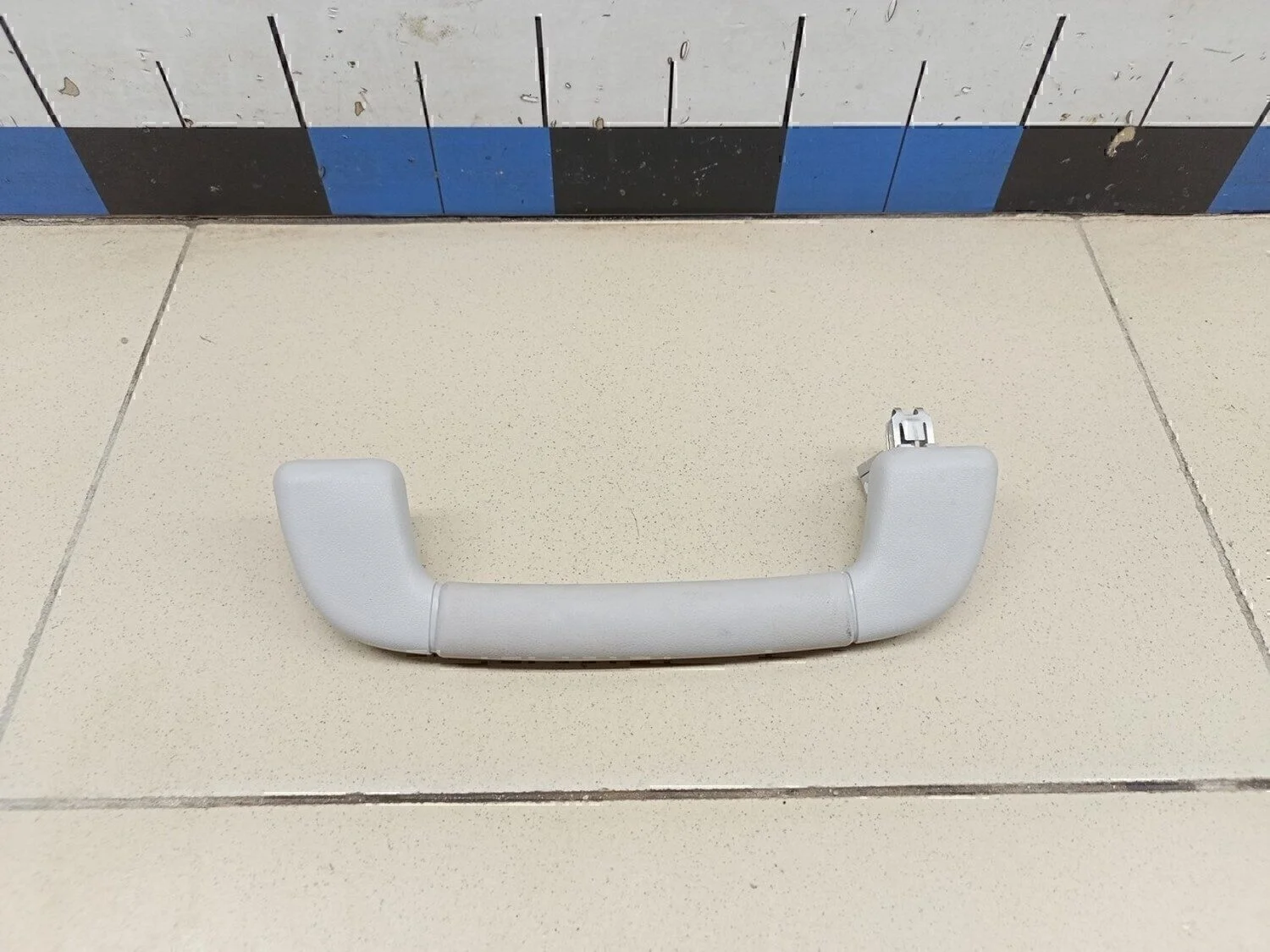 Ручка внутренняя потолочная LX 570