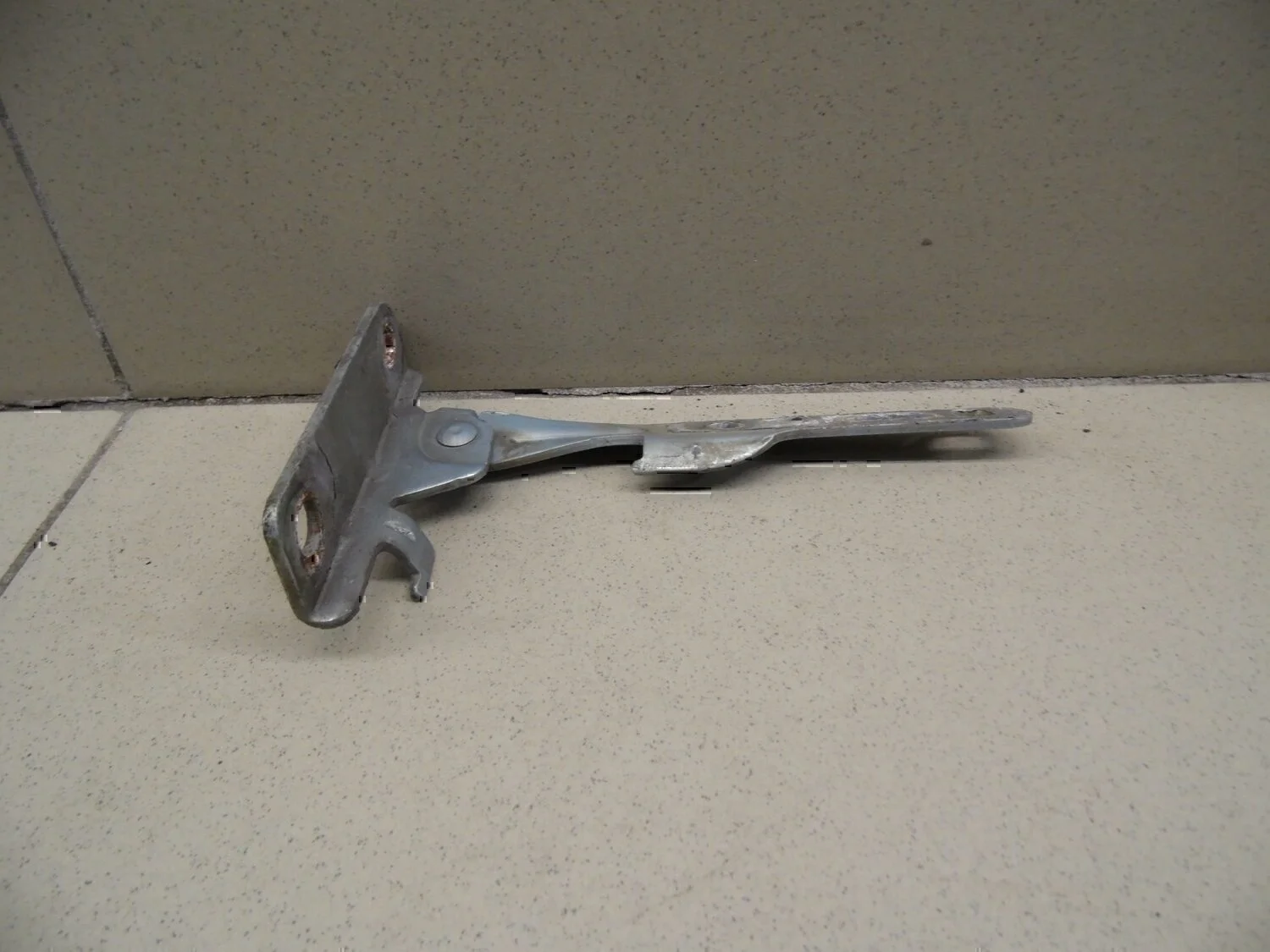 Петля капота левая Logan 2005-2014