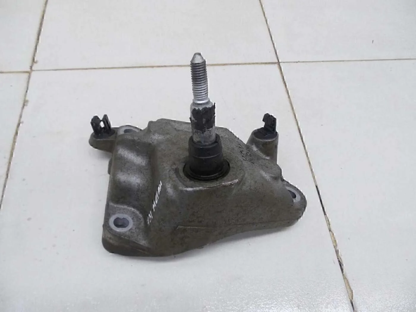 Кронштейн КПП Juke (F15) 2011>