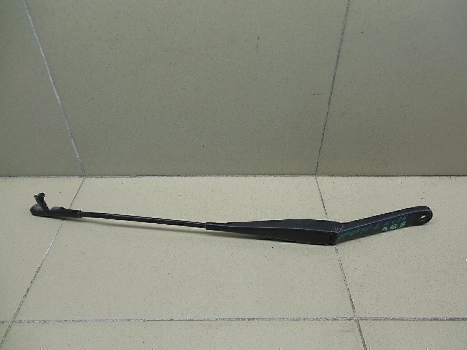 Поводок стеклоочистителя передний левый Focus II 2005-2008