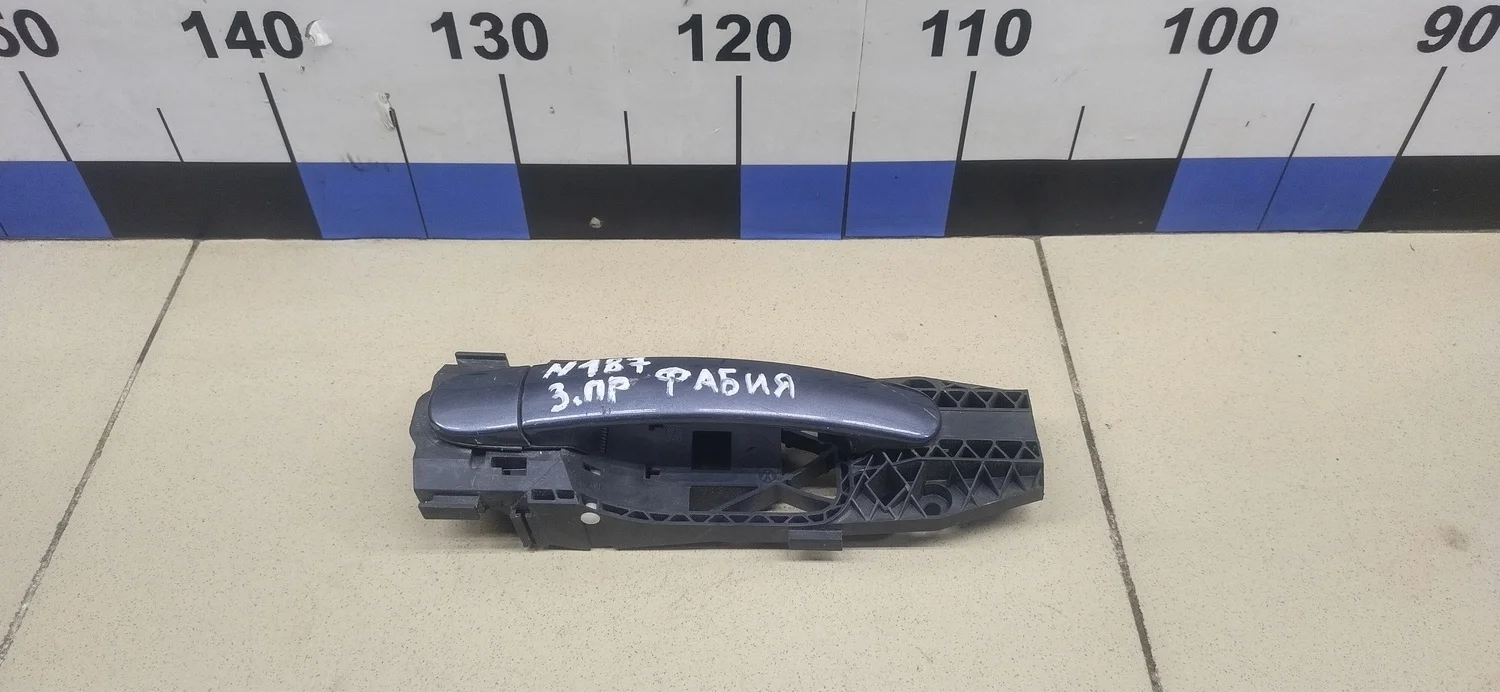 Ручка двери задней наружная правая Fabia 2007-2015