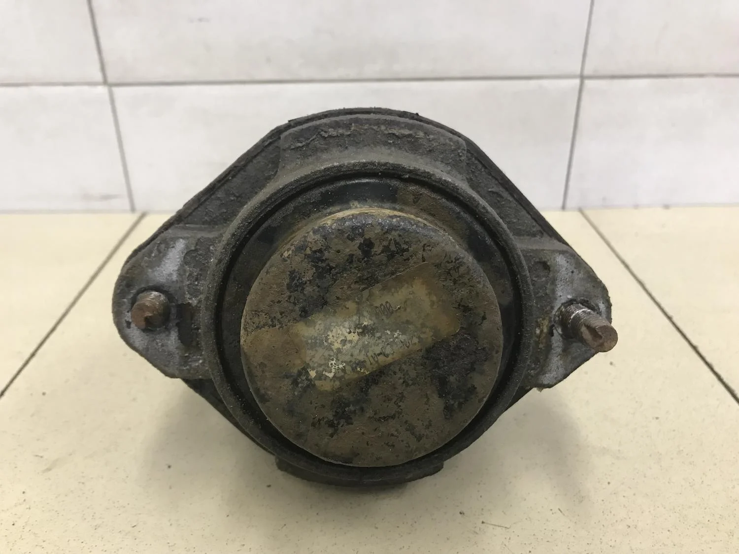 Опора двигателя правая Mohave 2009>