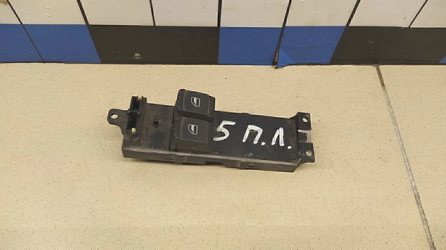 Блок управления стеклоподъемниками Passat [B5] 1996-2000