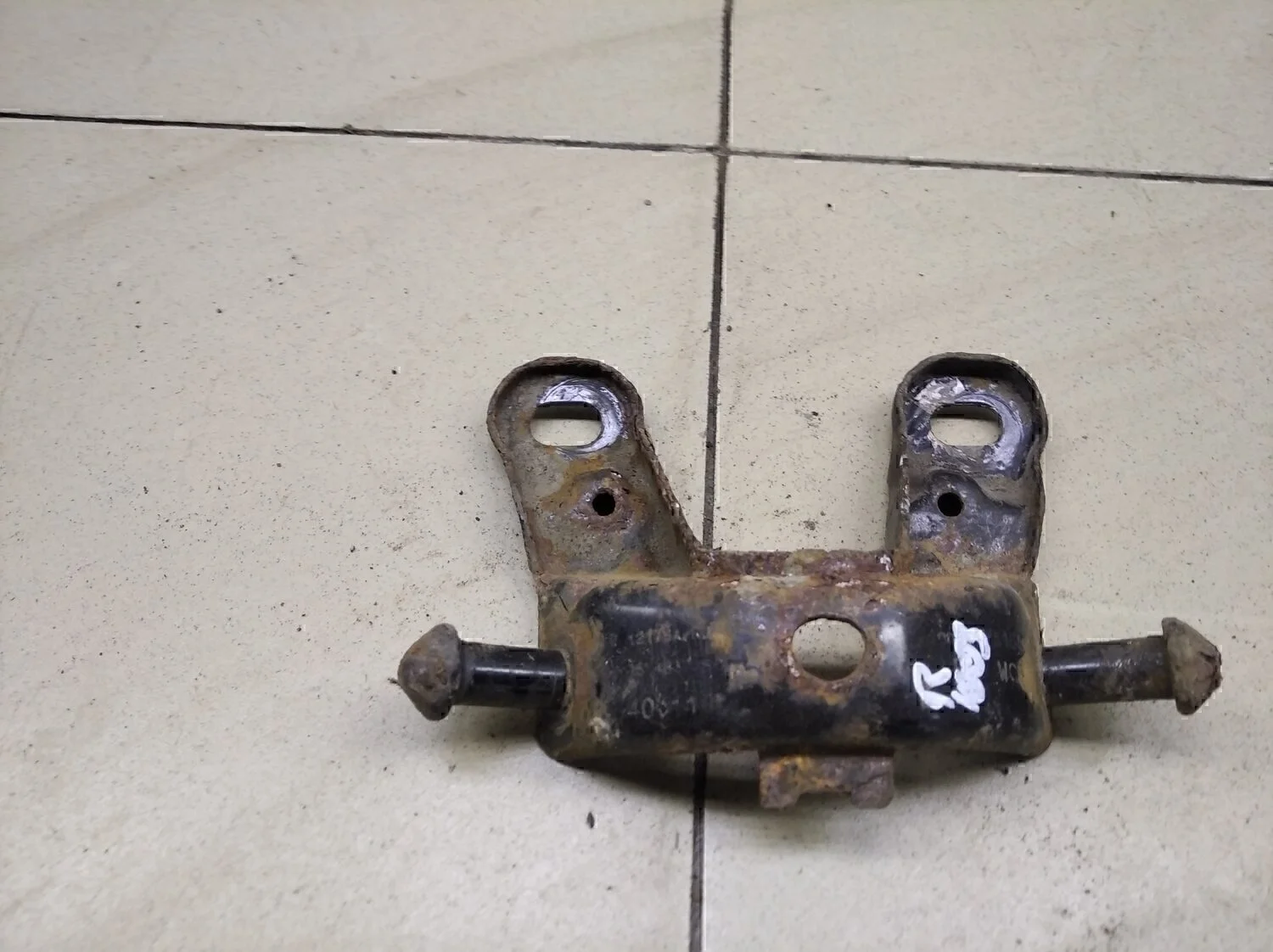 Кронштейн глушителя Yeti 2009>