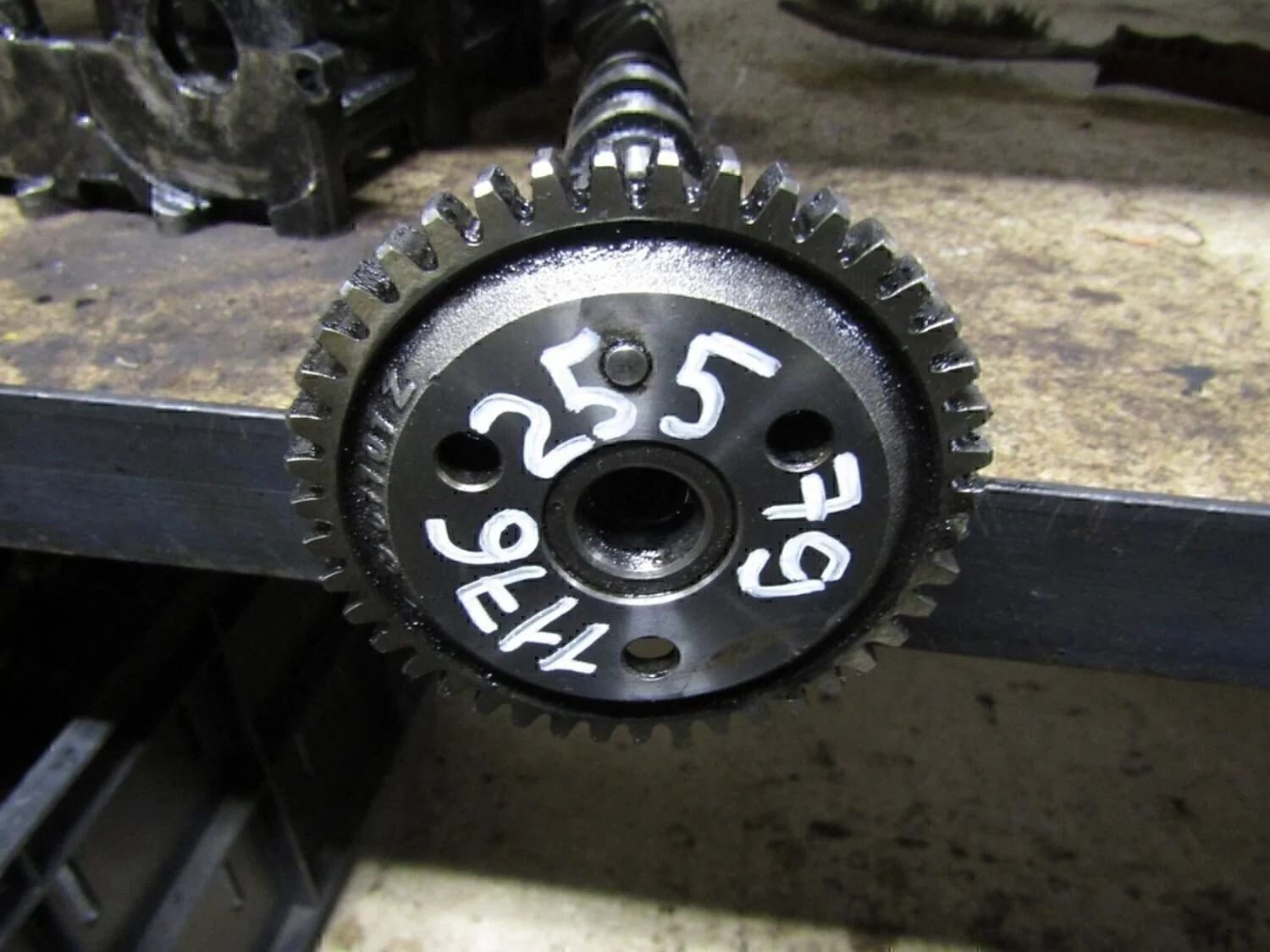 Распредвал выпускной W203 2000-2006