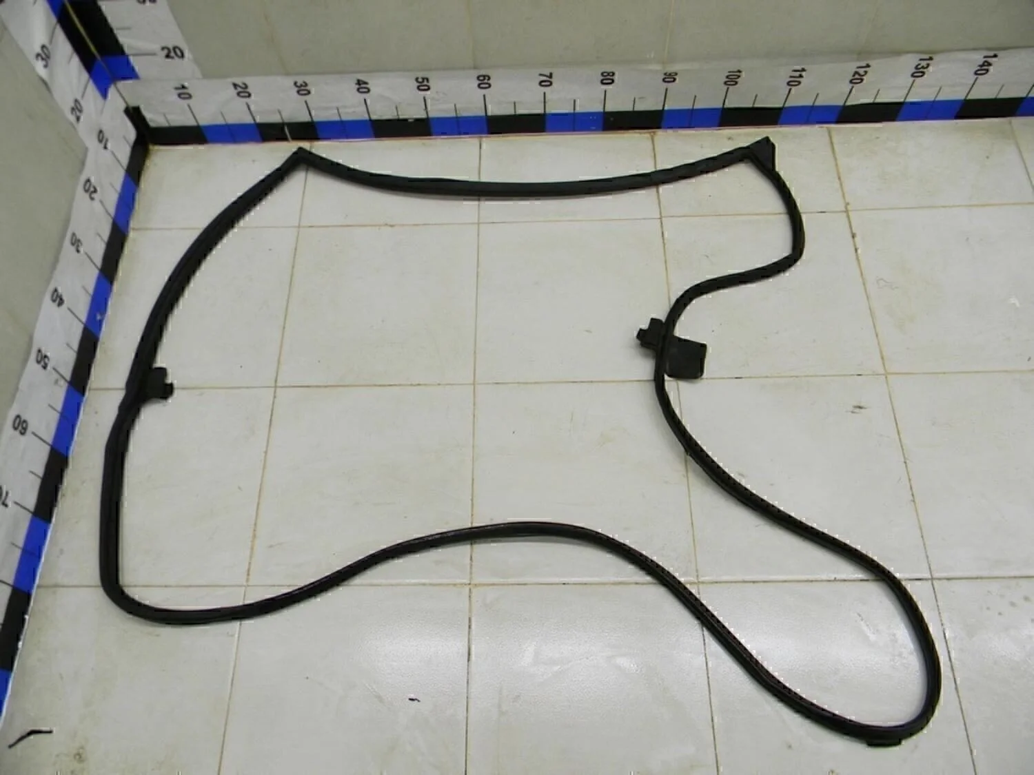 Уплотнитель двери LX 570