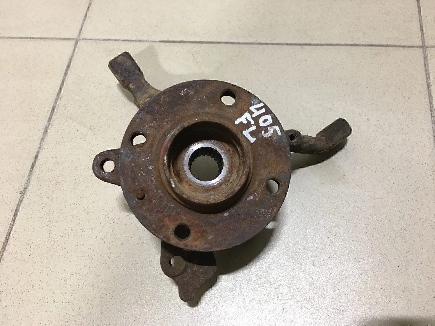 Кулак поворотный передний левый Golf II/Jetta II 1983-1992