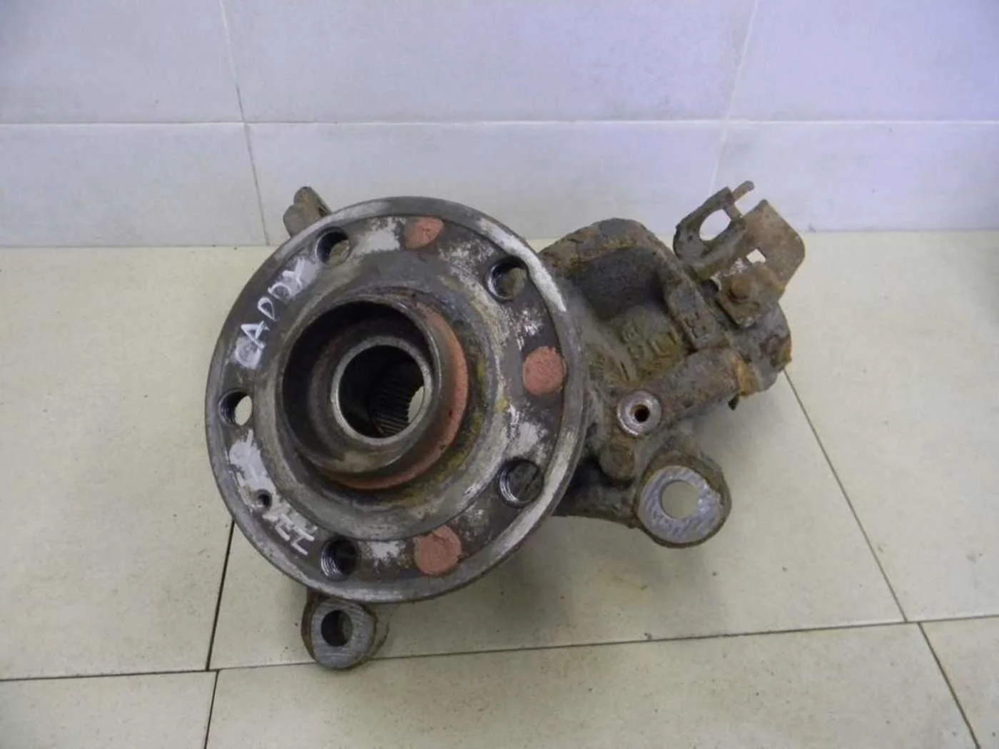 Кулак поворотный передний правый Tiguan 2007-2011