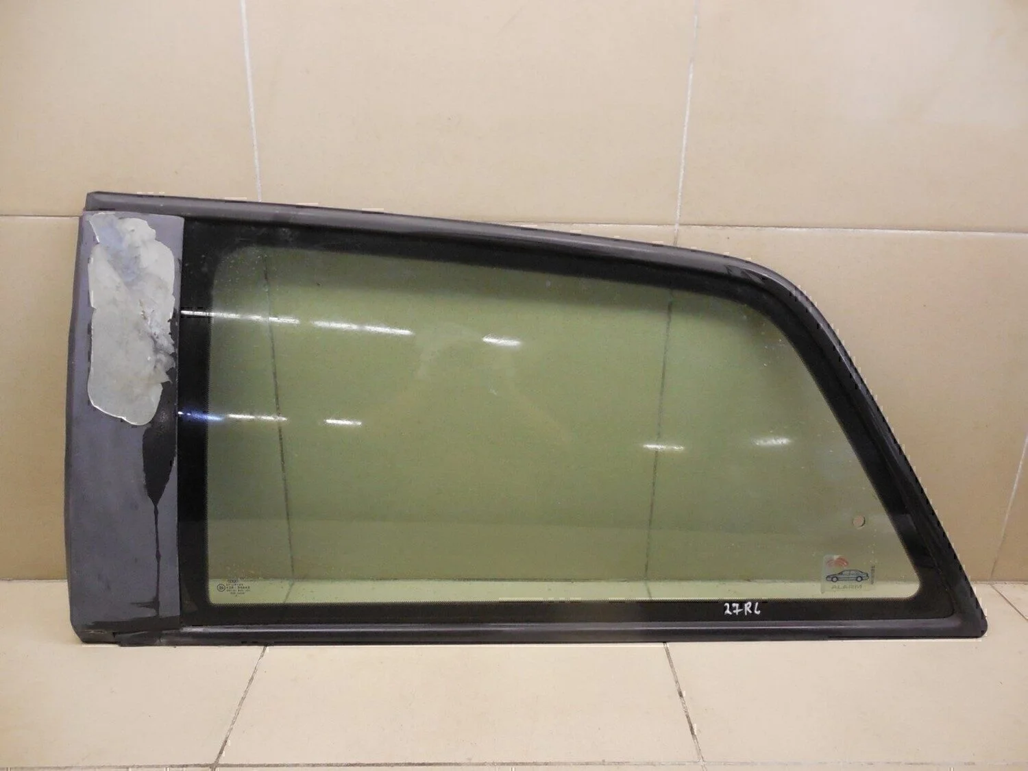 Стекло кузовное открывающееся (форточка) левое A3 (8L1) 1996-2003