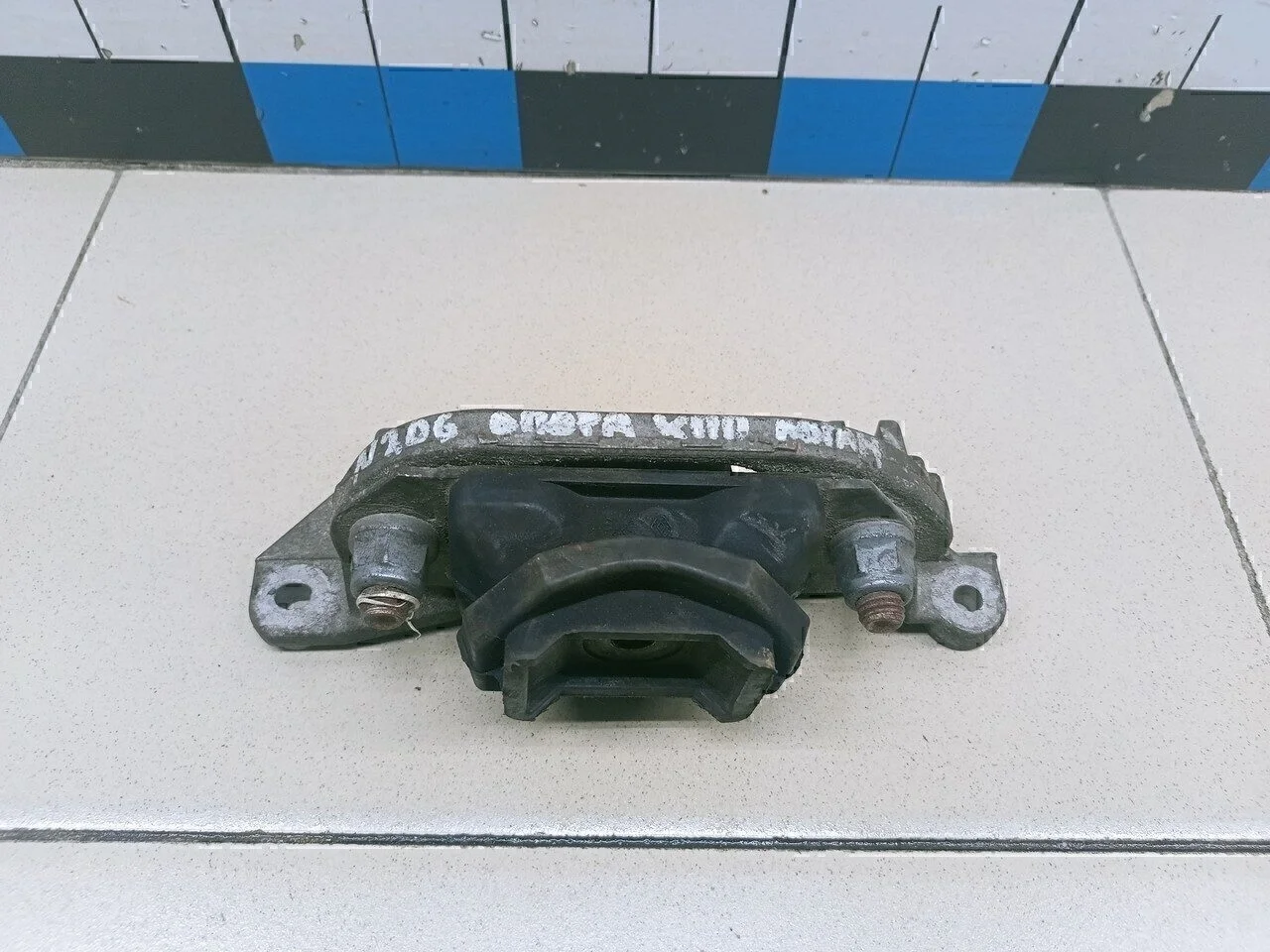 Кронштейн опоры КПП Logan 2005-2014