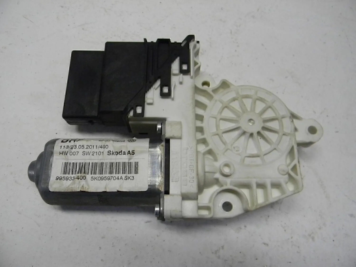 Моторчик стеклоподъемника Touran 2003-2010