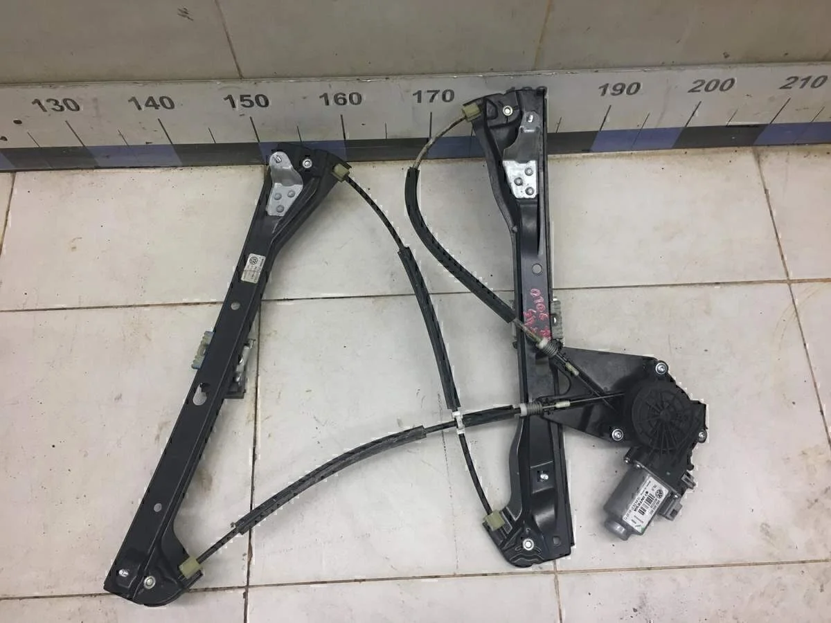 Стеклоподъемник электр. передний правый Polo (Sed RUS) 2011>