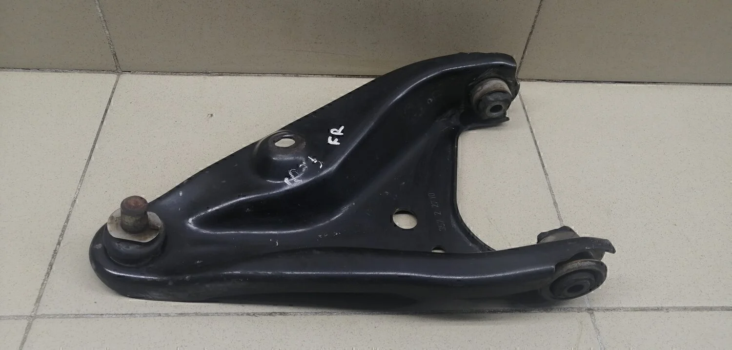 Рычаг передний правый Lada Largus 2011>