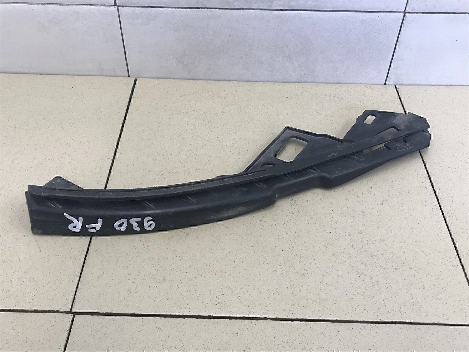 Кронштейн фар правый V50 2004-2012