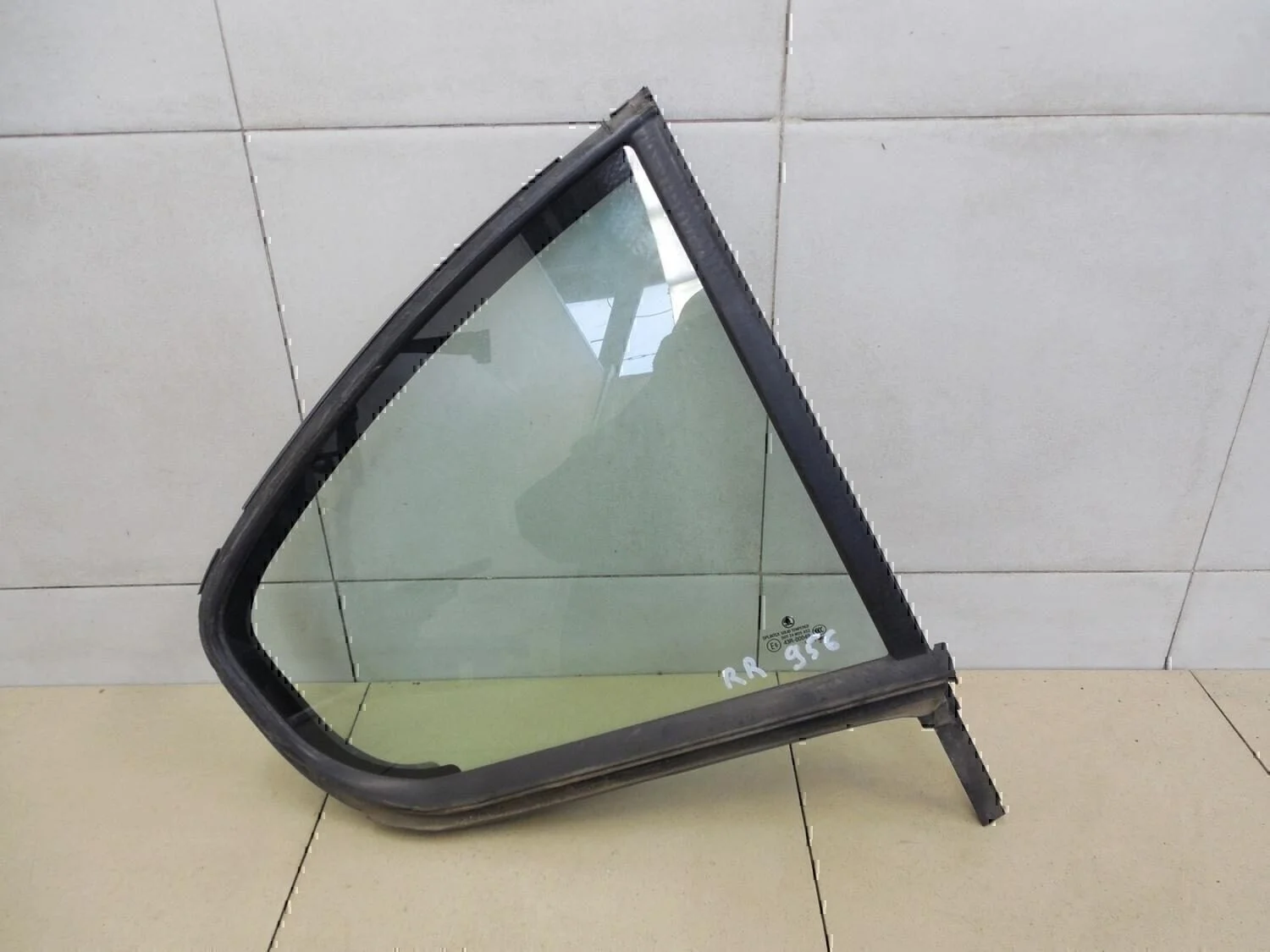 Стекло двери задней правой (форточка) Octavia (A5 1Z-) 2004-2013