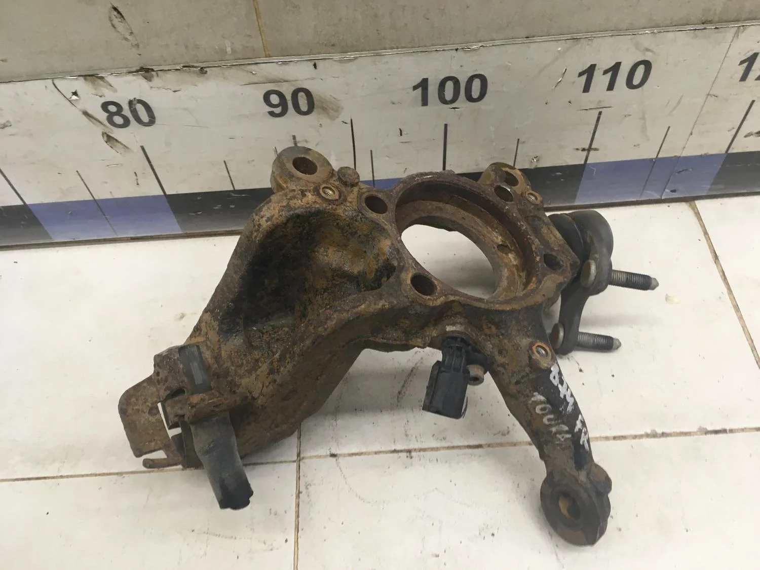 Кулак поворотный передний правый Tiguan 2007-2011