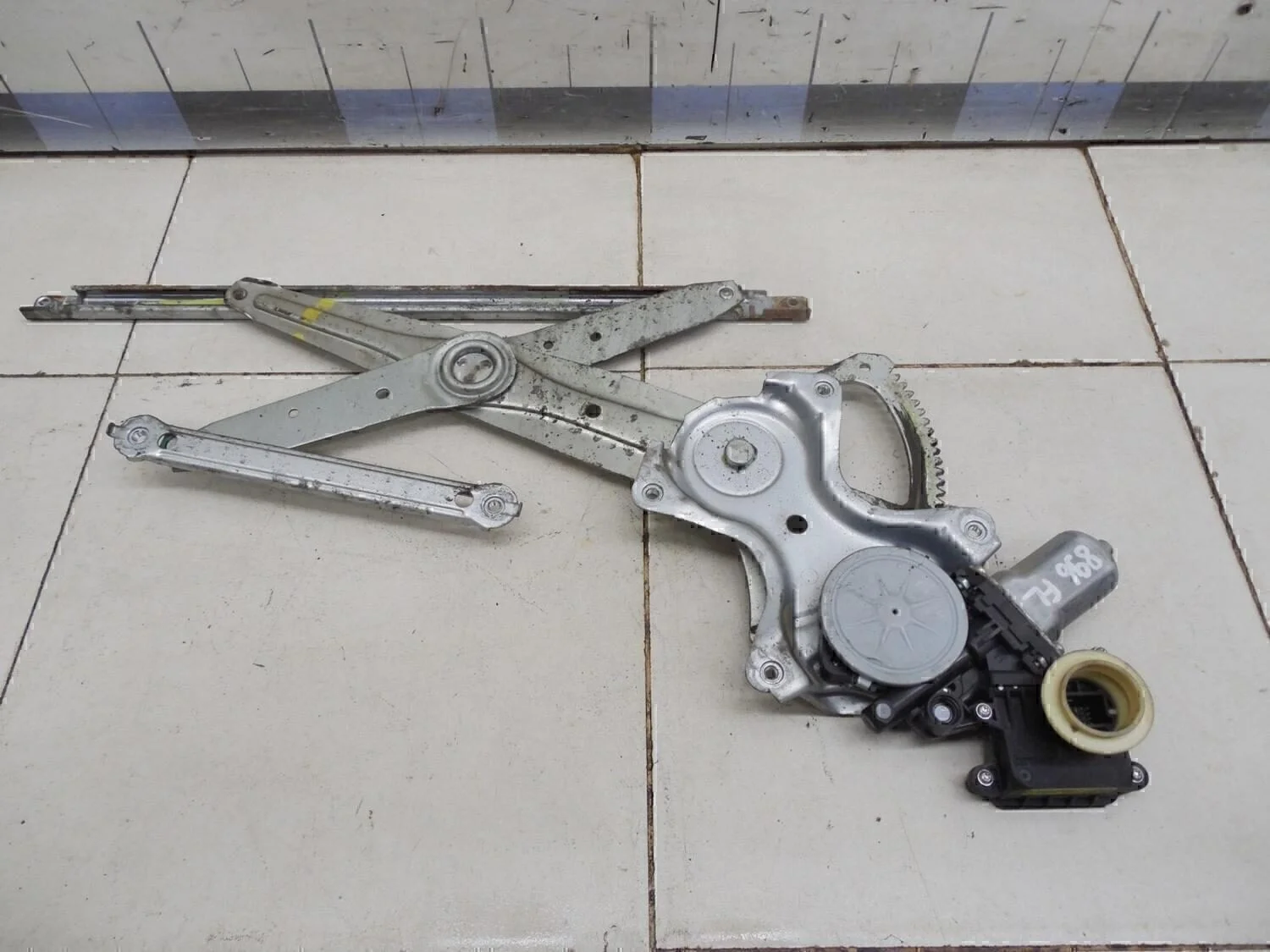 Стеклоподъемник электр. передний левый Corolla E15 2006-2013