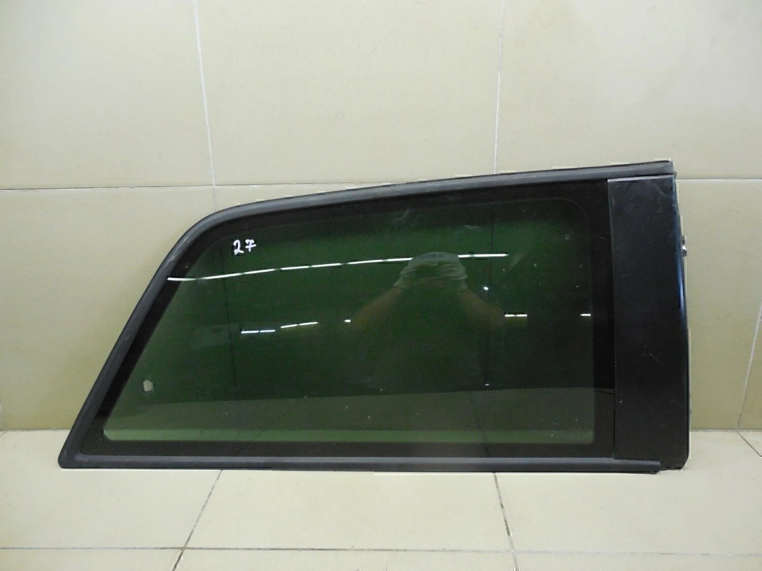 Стекло кузовное открывающееся (форточка) правое A3 (8L1) 1996-2003