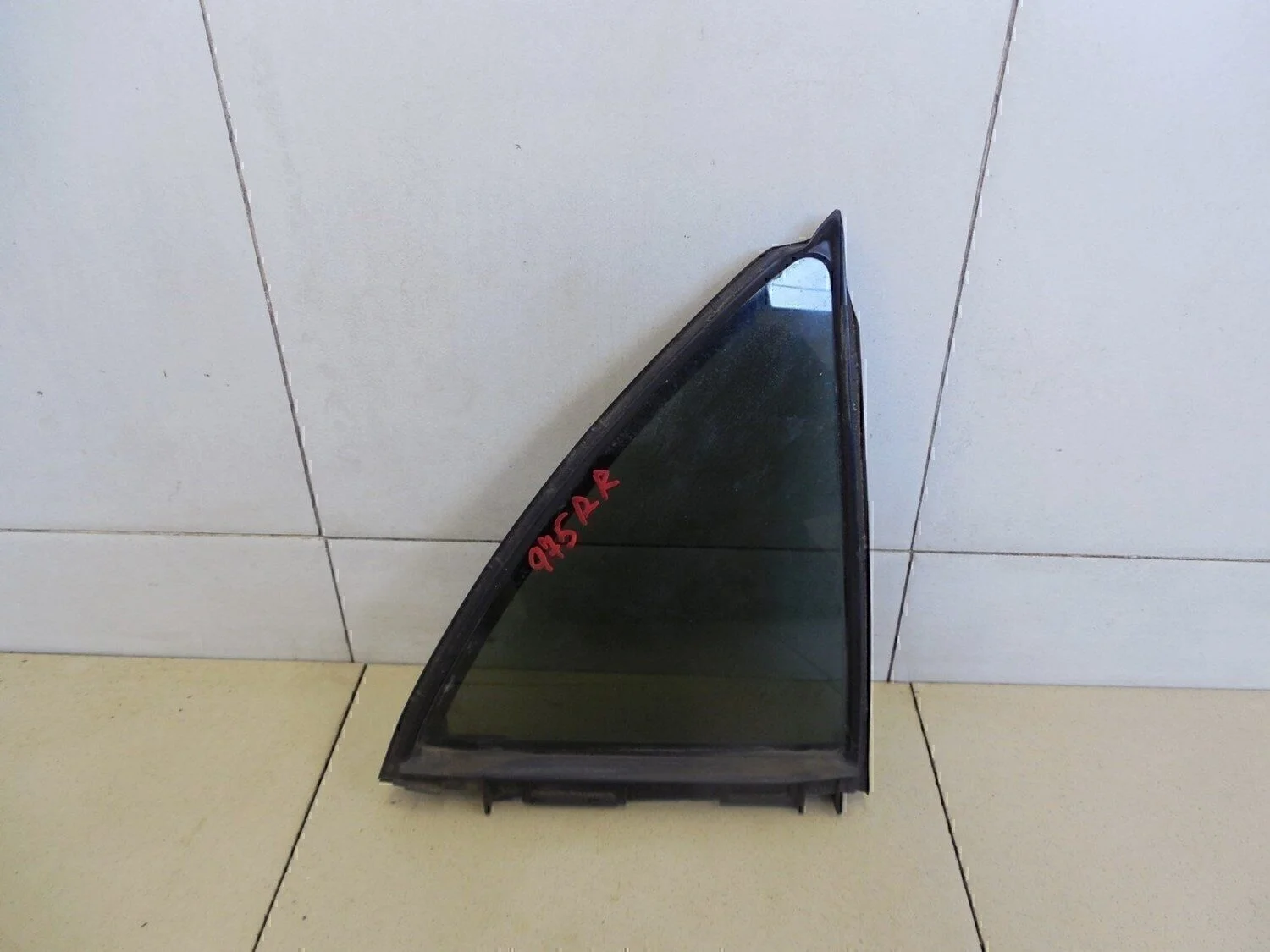 Стекло двери задней правой (форточка) Corolla E15 2006-2013
