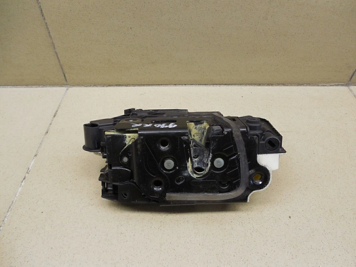 Замок двери задней правой Fabia 2007-2015