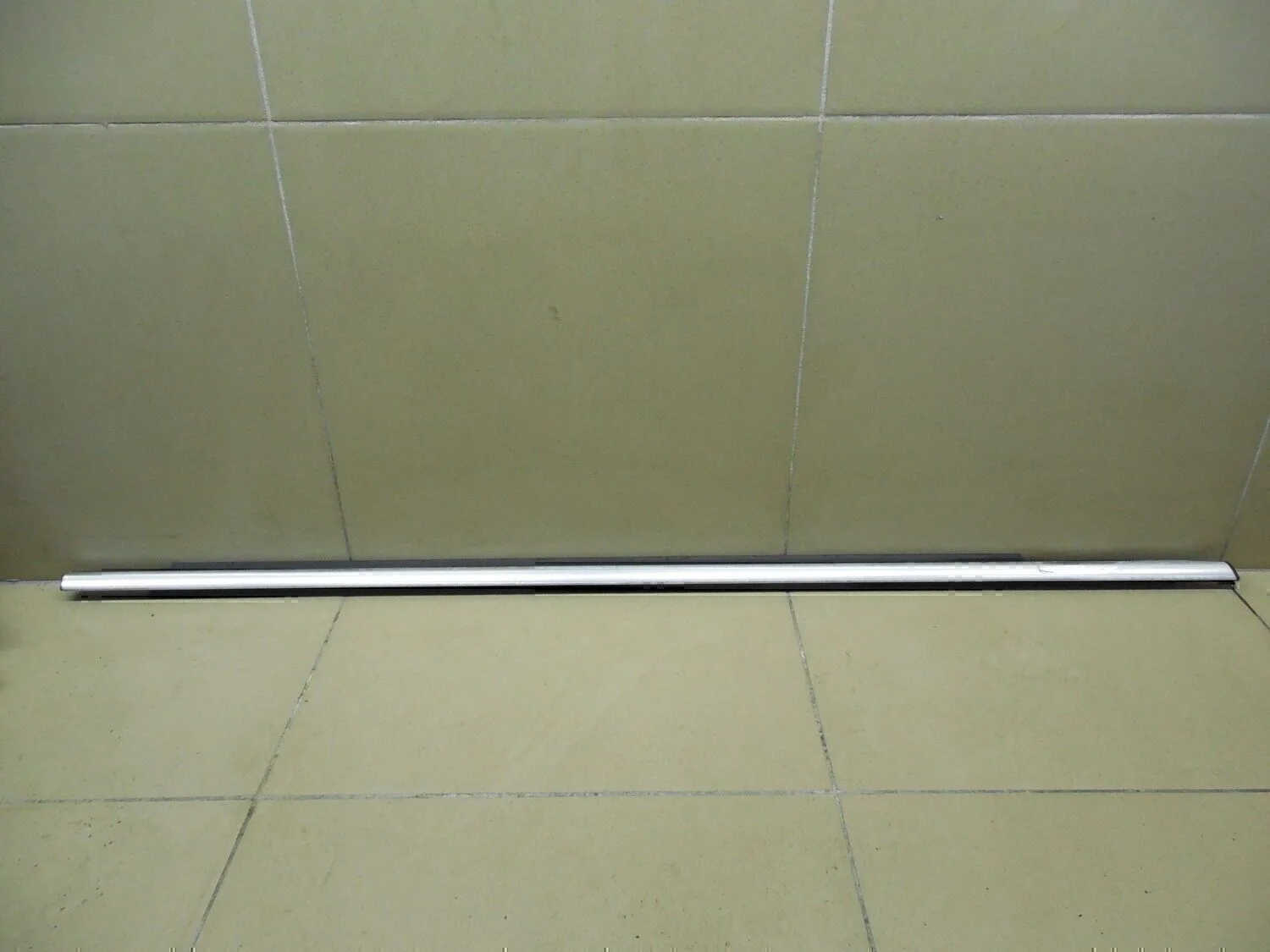 Накладка стекла переднего правого Tiguan 2011-2016