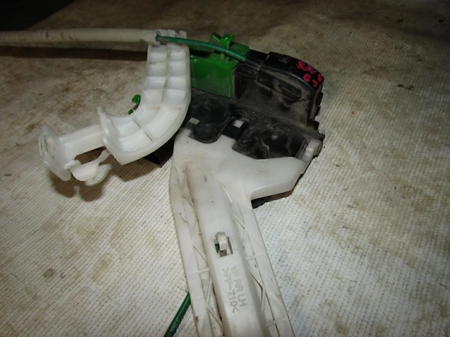 Замок двери задней левой i40 2011>